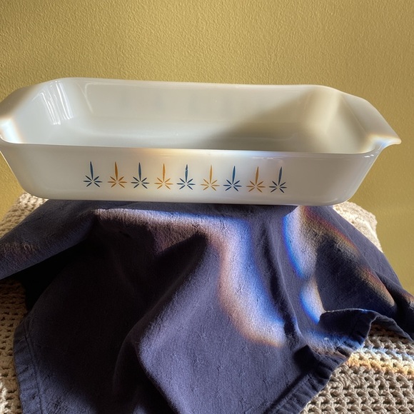 Fire King by Anchor Hocking Milkglass Vintage casserole- Candle Glow Atomic Star - Picture 2 of 9